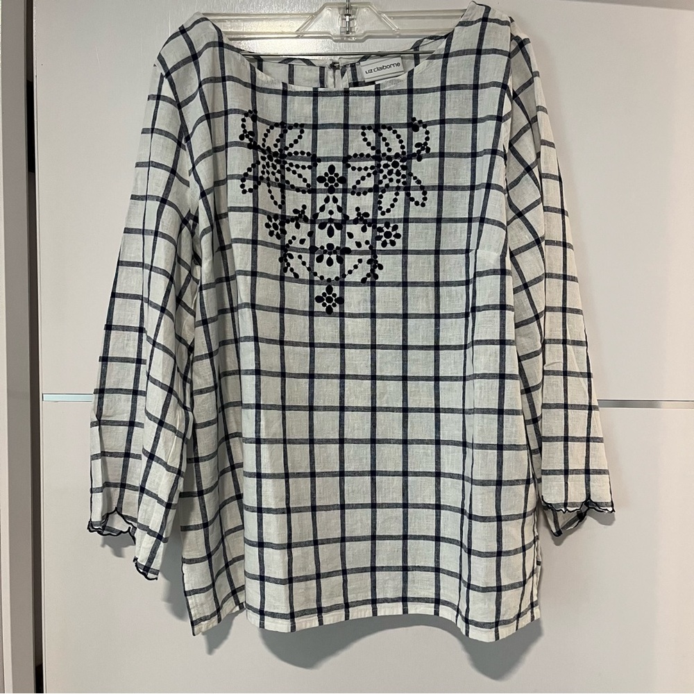 EUC Liz Claiborne long sleeve boat neck embroidered white navy tunic blouse top